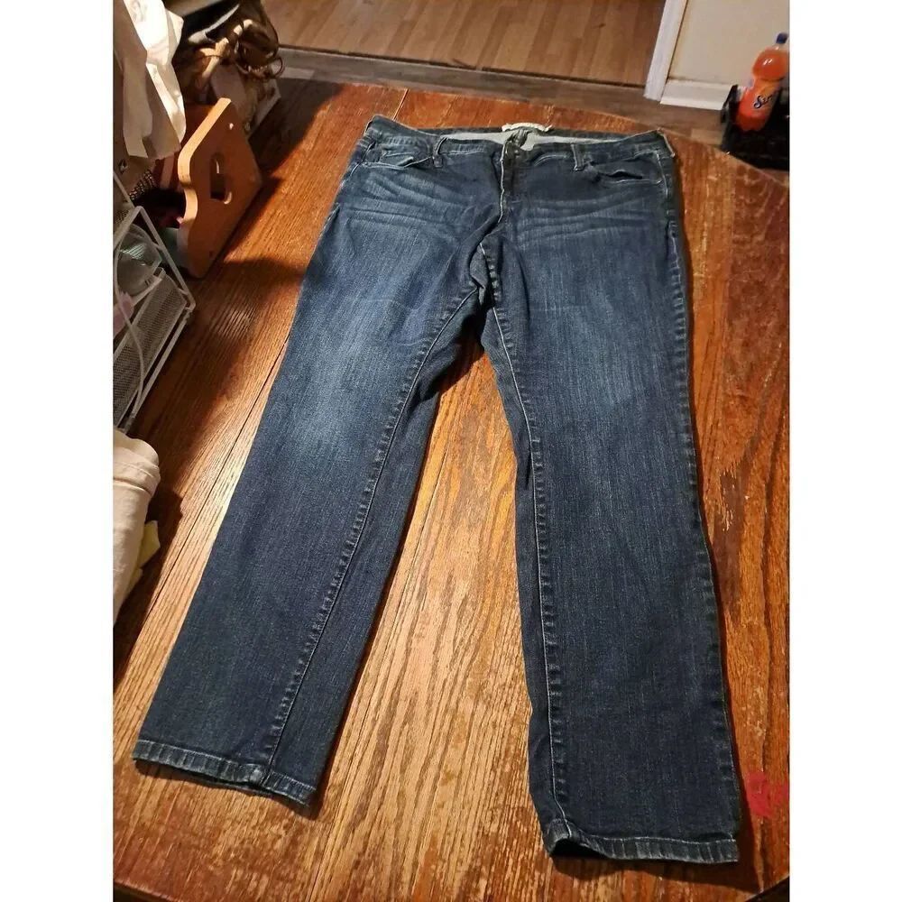 Torrid Women’s Size 16R Blue Denim Jeans 99% Cotton 1% Spandex Pockets Loops